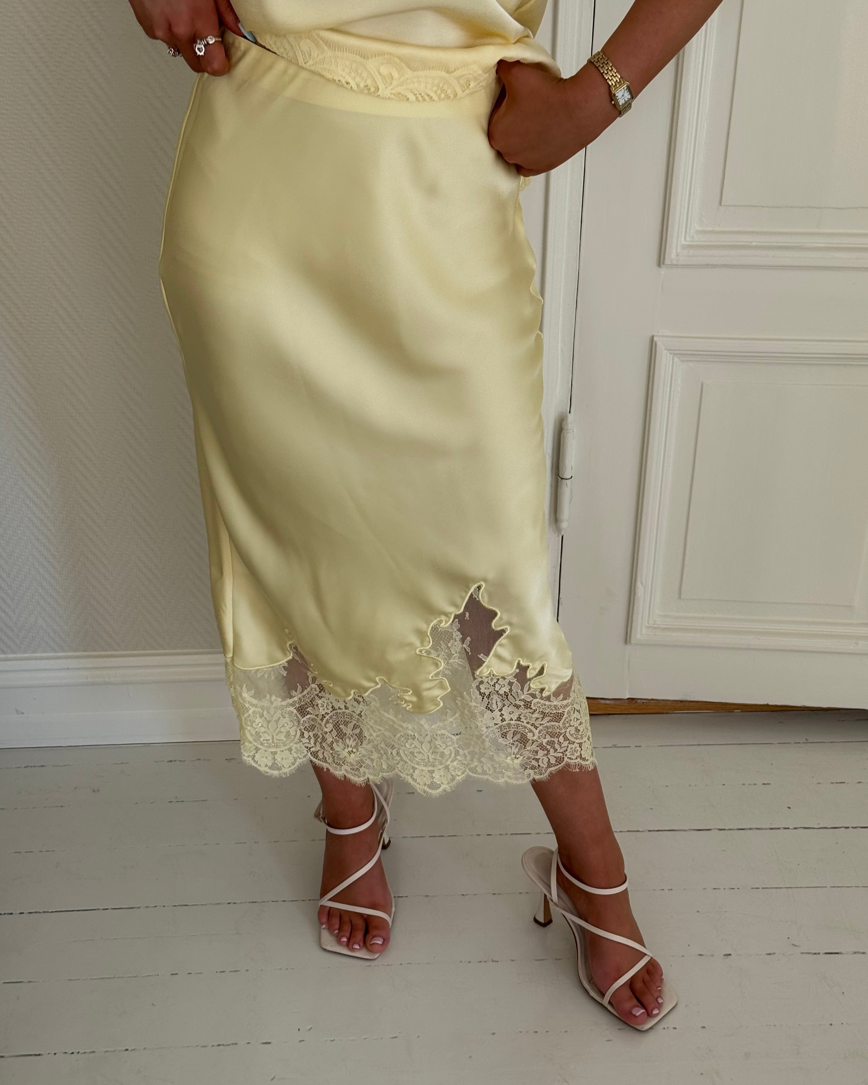 VISABEL Midi Skirt - Pastel Yellow
